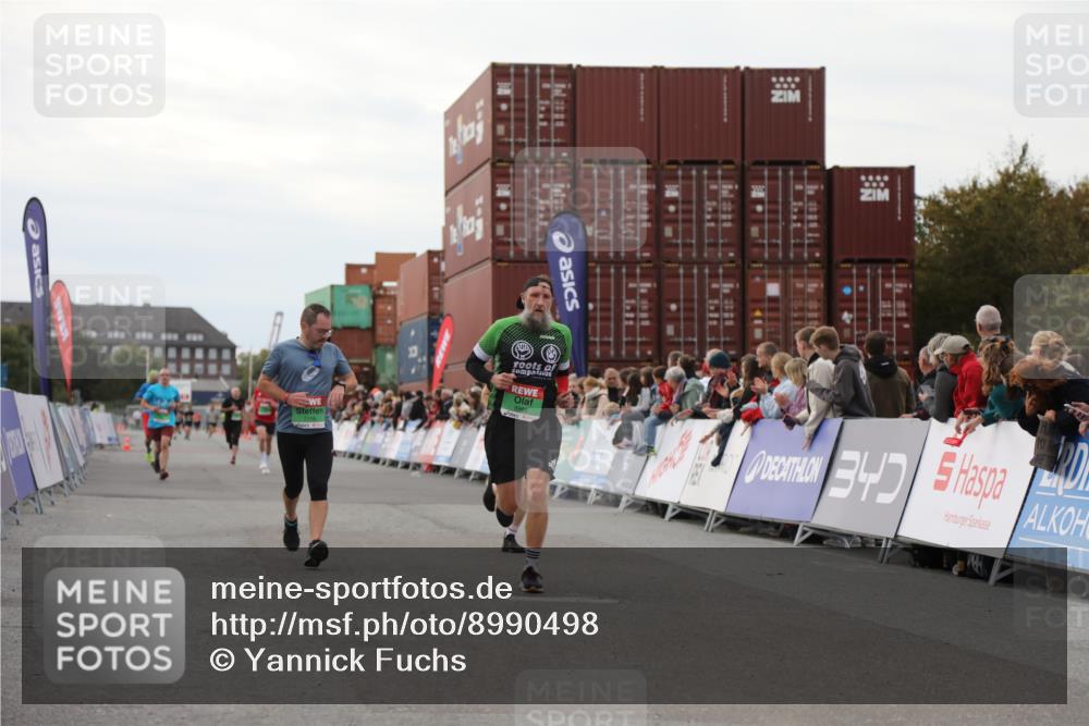 03.10.2025 - Köhlbrandbrückenlauf Yannick Fuchs http://msf.ph/oto/8990498 03.10.2025 16:02:07 Ziel 7115, 7160, 7299, 8988 meine-sportfotos.de
