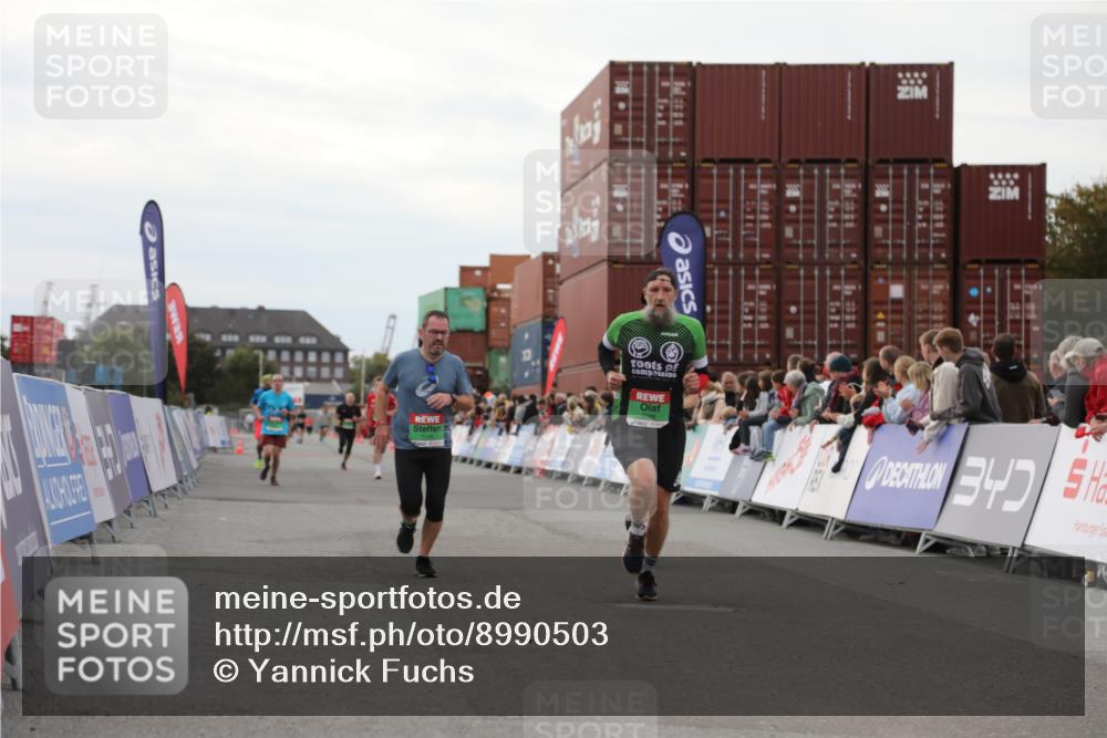 03.10.2025 - Köhlbrandbrückenlauf Yannick Fuchs http://msf.ph/oto/8990503 03.10.2025 16:02:07 Ziel 7115, 7160, 7299, 8988 meine-sportfotos.de