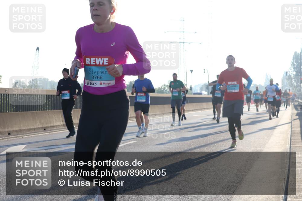 03.10.2025 - Köhlbrandbrückenlauf Luisa Fischer http://msf.ph/oto/8990505 03.10.2025 10:14:39 Position 3 3766 meine-sportfotos.de