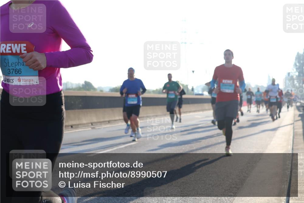 03.10.2025 - Köhlbrandbrückenlauf Luisa Fischer http://msf.ph/oto/8990507 03.10.2025 10:14:39 Position 3 3766 meine-sportfotos.de