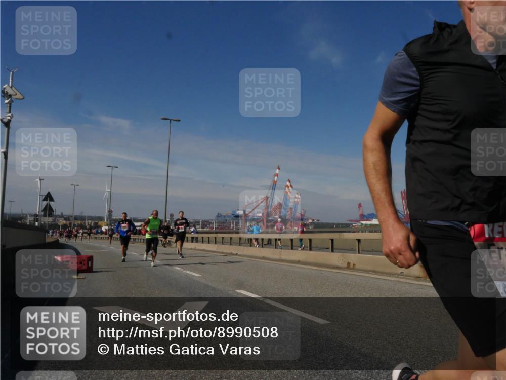 03.10.2025 - Köhlbrandbrückenlauf Matties Gatica Varas http://msf.ph/oto/8990508 03.10.2025 12:40:13 Position 2 16116 meine-sportfotos.de