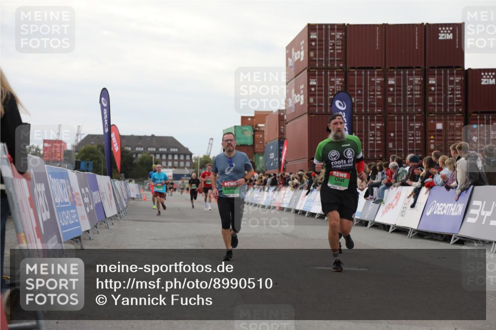 03.10.2025 - Köhlbrandbrückenlauf Yannick Fuchs http://msf.ph/oto/8990510 03.10.2025 16:02:07 Ziel 7115, 7160, 7299, 8988 meine-sportfotos.de