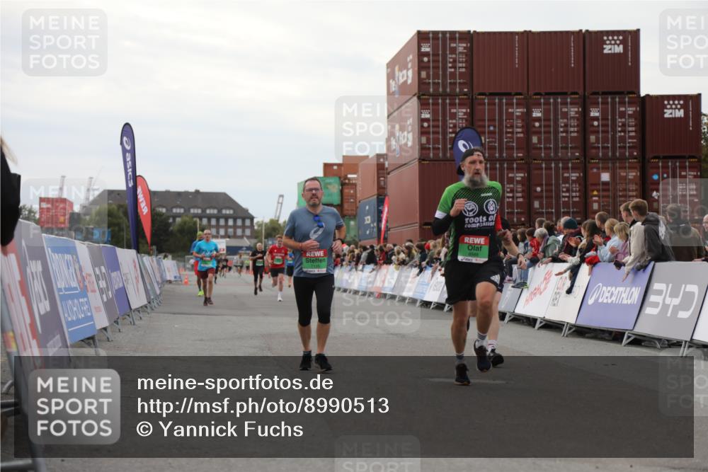 03.10.2025 - Köhlbrandbrückenlauf Yannick Fuchs http://msf.ph/oto/8990513 03.10.2025 16:02:08 Ziel 7115, 7160, 7299, 8049, 8509, 8988 meine-sportfotos.de