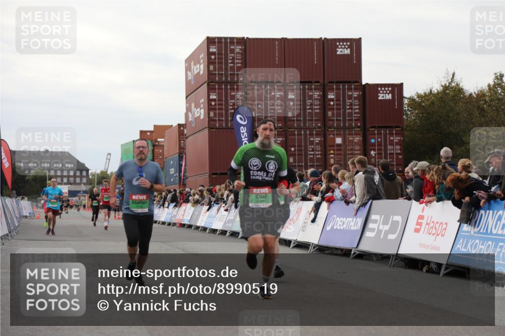 03.10.2025 - Köhlbrandbrückenlauf Yannick Fuchs http://msf.ph/oto/8990519 03.10.2025 16:02:08 Ziel 7115, 7160, 7299, 8049, 8509, 8988 meine-sportfotos.de