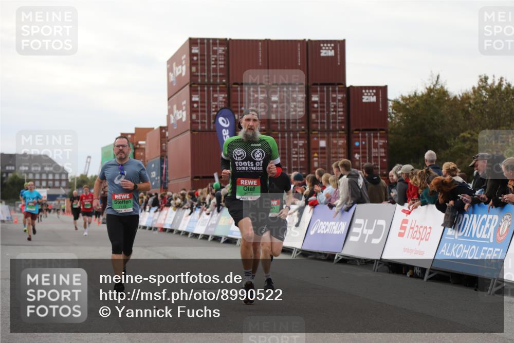 03.10.2025 - Köhlbrandbrückenlauf Yannick Fuchs http://msf.ph/oto/8990522 03.10.2025 16:02:08 Ziel 7115, 7160, 7299, 8049, 8509, 8988 meine-sportfotos.de