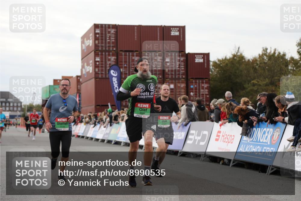 03.10.2025 - Köhlbrandbrückenlauf Yannick Fuchs http://msf.ph/oto/8990535 03.10.2025 16:02:08 Ziel 7115, 7160, 7299, 8049, 8509, 8988 meine-sportfotos.de