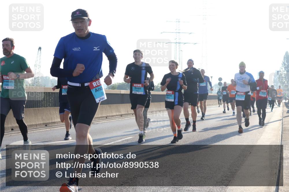03.10.2025 - Köhlbrandbrückenlauf Luisa Fischer http://msf.ph/oto/8990538 03.10.2025 10:14:42 Position 3 1105, 26, 3462, 3465, 1116 meine-sportfotos.de