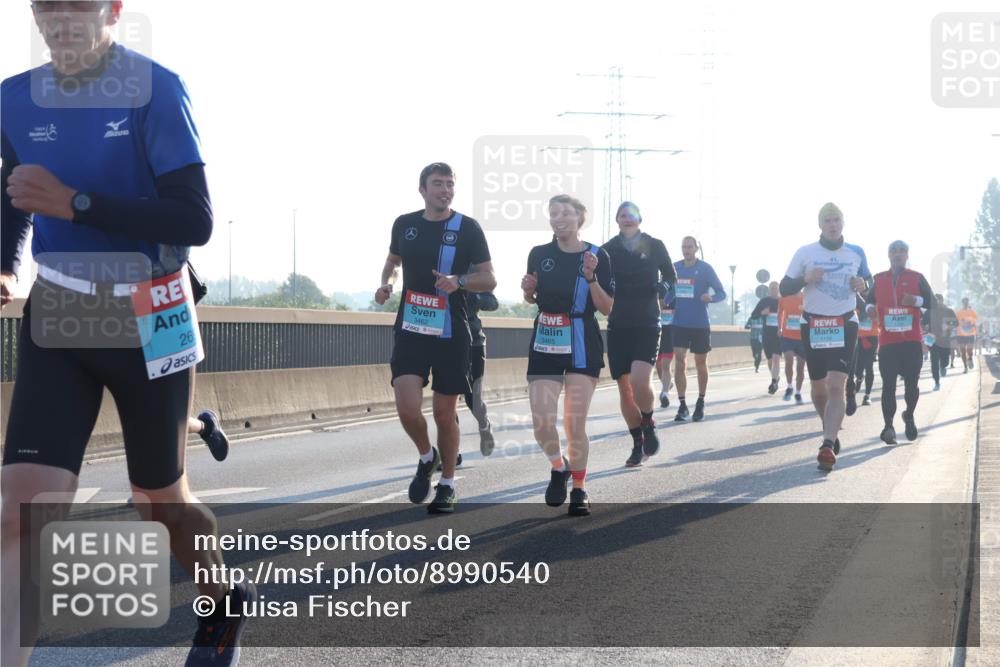 03.10.2025 - Köhlbrandbrückenlauf Luisa Fischer http://msf.ph/oto/8990540 03.10.2025 10:14:43 Position 3 26, 3462, 3465, 41 meine-sportfotos.de
