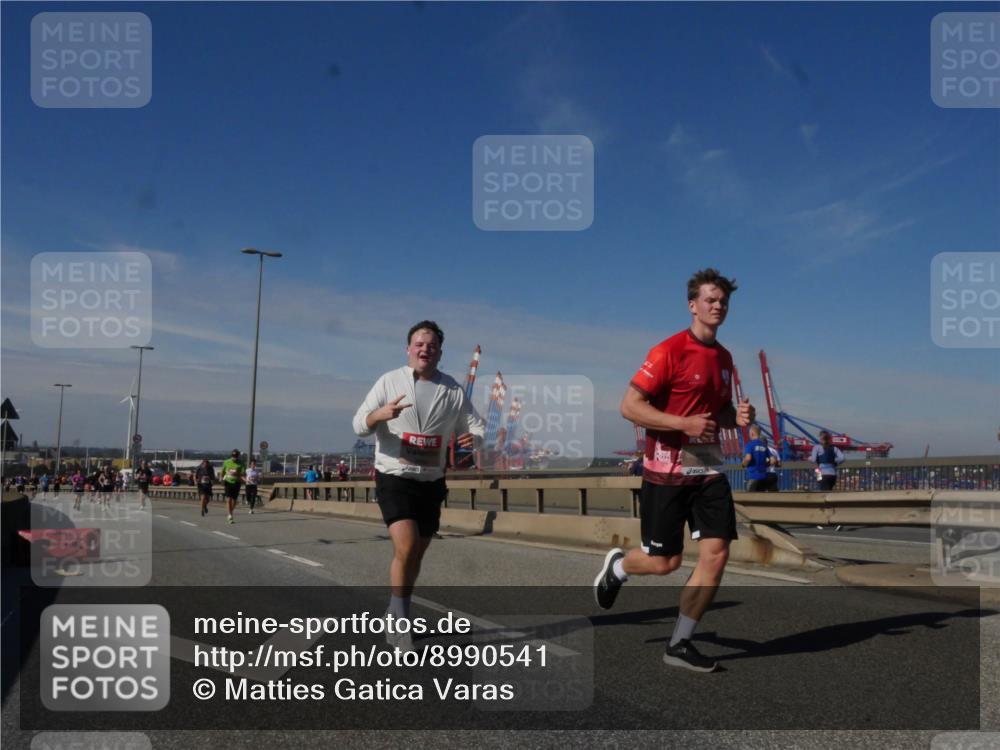 03.10.2025 - Köhlbrandbrückenlauf Matties Gatica Varas http://msf.ph/oto/8990541 03.10.2025 12:40:19 Position 2  meine-sportfotos.de
