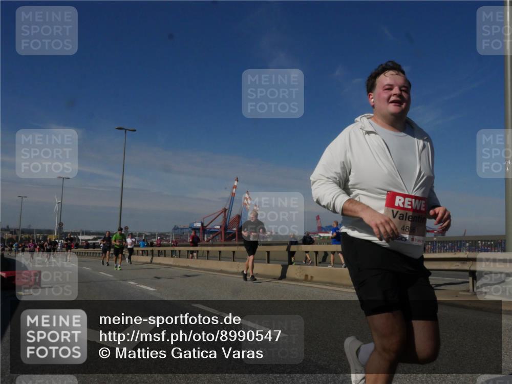03.10.2025 - Köhlbrandbrückenlauf Matties Gatica Varas http://msf.ph/oto/8990547 03.10.2025 12:40:20 Position 2 4856, 118 meine-sportfotos.de