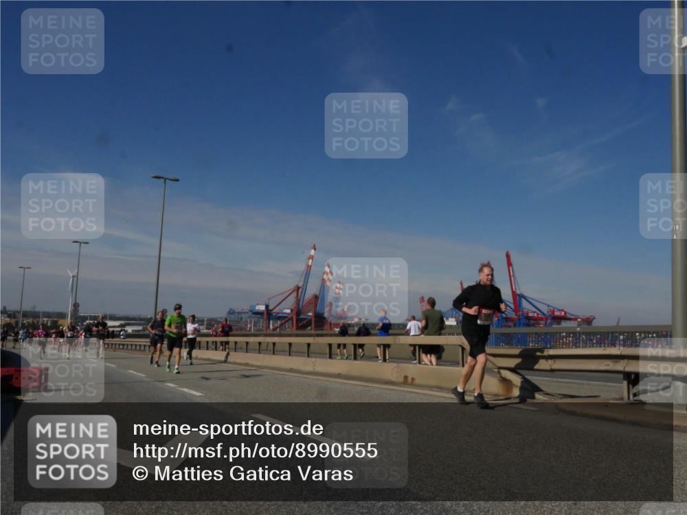 03.10.2025 - Köhlbrandbrückenlauf Matties Gatica Varas http://msf.ph/oto/8990555 03.10.2025 12:40:21 Position 2  meine-sportfotos.de
