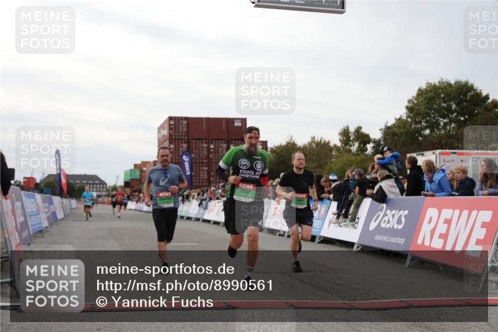 03.10.2025 - Köhlbrandbrückenlauf Yannick Fuchs http://msf.ph/oto/8990561 03.10.2025 16:02:09 Ziel 7115, 7160, 7299, 8049, 8509, 8988, 9115 meine-sportfotos.de