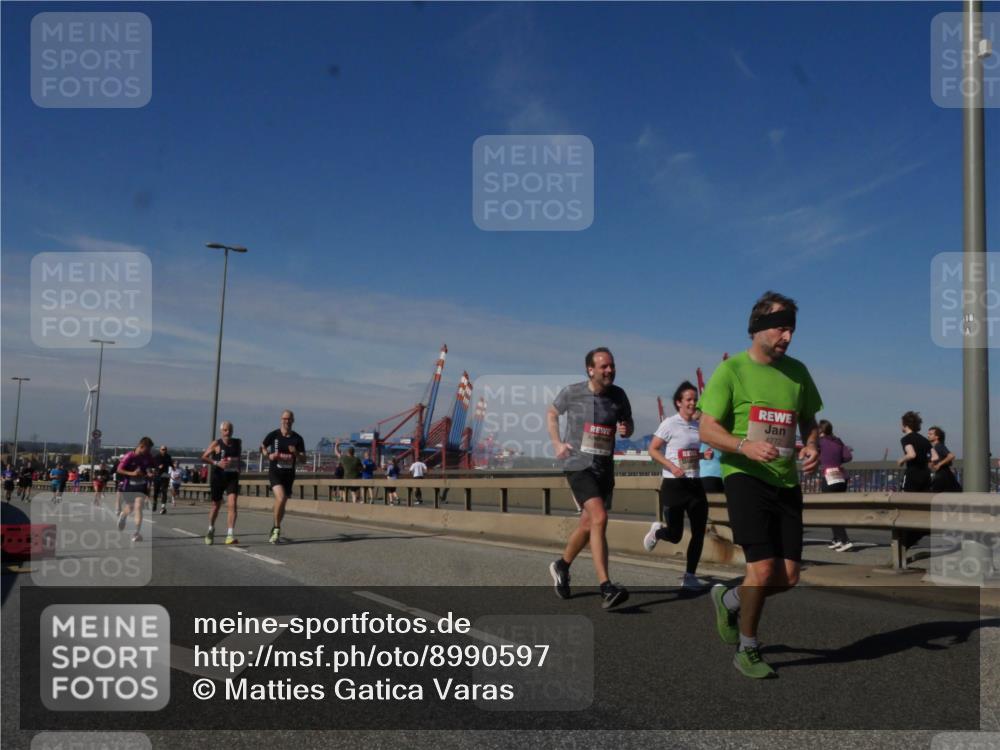 03.10.2025 - Köhlbrandbrückenlauf Matties Gatica Varas http://msf.ph/oto/8990597 03.10.2025 12:40:26 Position 2 4272, 118 meine-sportfotos.de