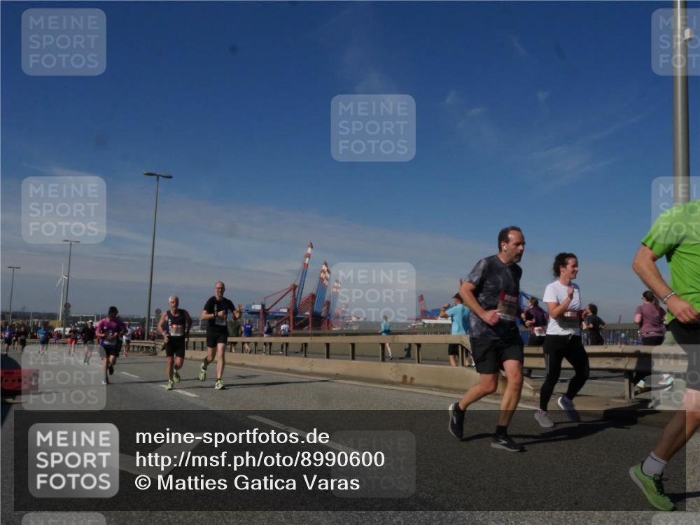 03.10.2025 - Köhlbrandbrückenlauf Matties Gatica Varas http://msf.ph/oto/8990600 03.10.2025 12:40:27 Position 2  meine-sportfotos.de