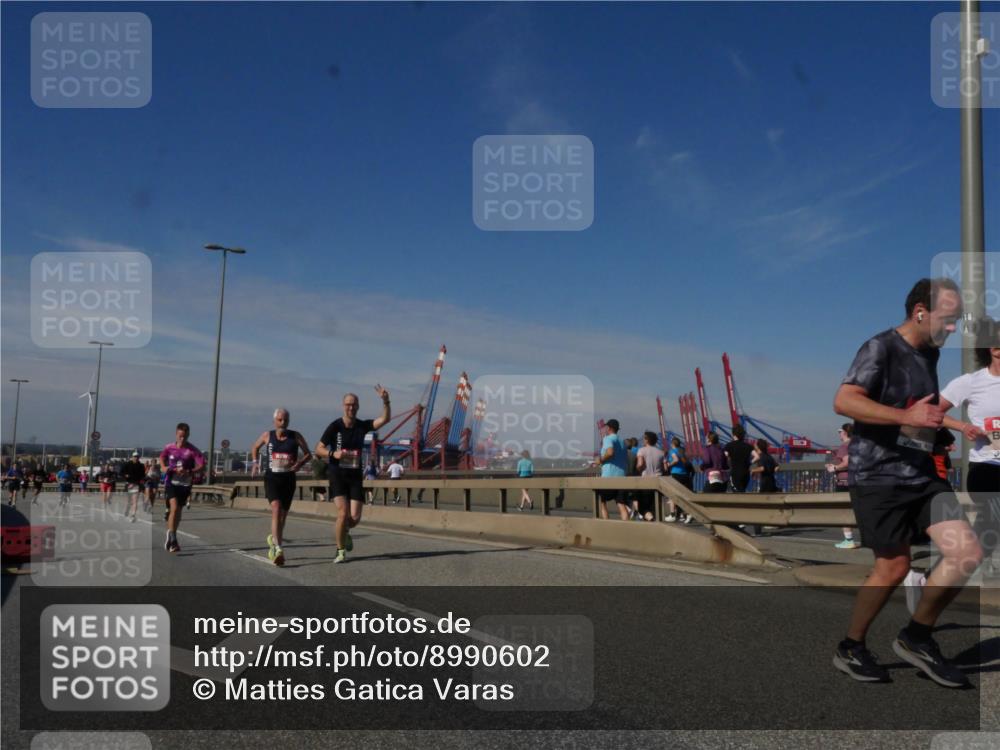 03.10.2025 - Köhlbrandbrückenlauf Matties Gatica Varas http://msf.ph/oto/8990602 03.10.2025 12:40:27 Position 2  meine-sportfotos.de