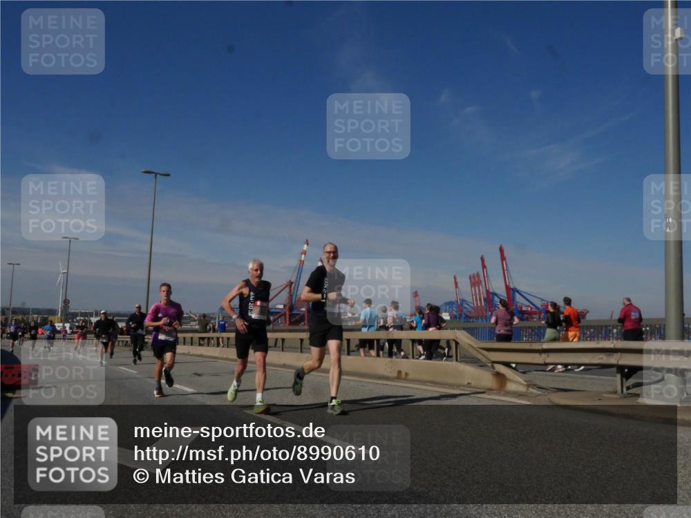 03.10.2025 - Köhlbrandbrückenlauf Matties Gatica Varas http://msf.ph/oto/8990610 03.10.2025 12:40:28 Position 2 18 meine-sportfotos.de