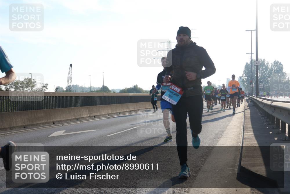 03.10.2025 - Köhlbrandbrückenlauf Luisa Fischer http://msf.ph/oto/8990611 03.10.2025 10:14:51 Position 3 13, 2959, 1 meine-sportfotos.de