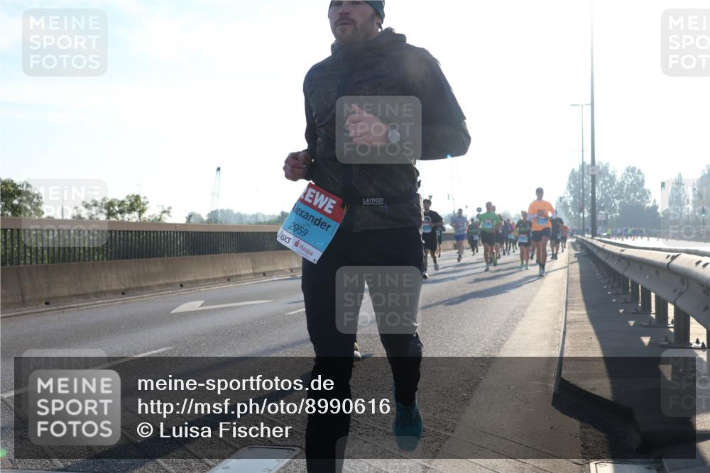 03.10.2025 - Köhlbrandbrückenlauf Luisa Fischer http://msf.ph/oto/8990616 03.10.2025 10:14:52 Position 3 2959 meine-sportfotos.de