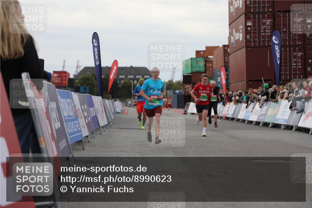 03.10.2025 - Köhlbrandbrückenlauf Yannick Fuchs http://msf.ph/oto/8990623 03.10.2025 16:02:13 Ziel 7115, 7160, 7171, 8049, 8509, 8988, 9115 meine-sportfotos.de