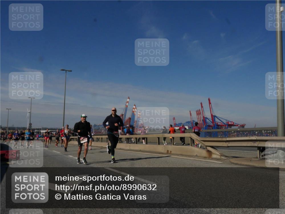 03.10.2025 - Köhlbrandbrückenlauf Matties Gatica Varas http://msf.ph/oto/8990632 03.10.2025 12:40:32 Position 2  meine-sportfotos.de