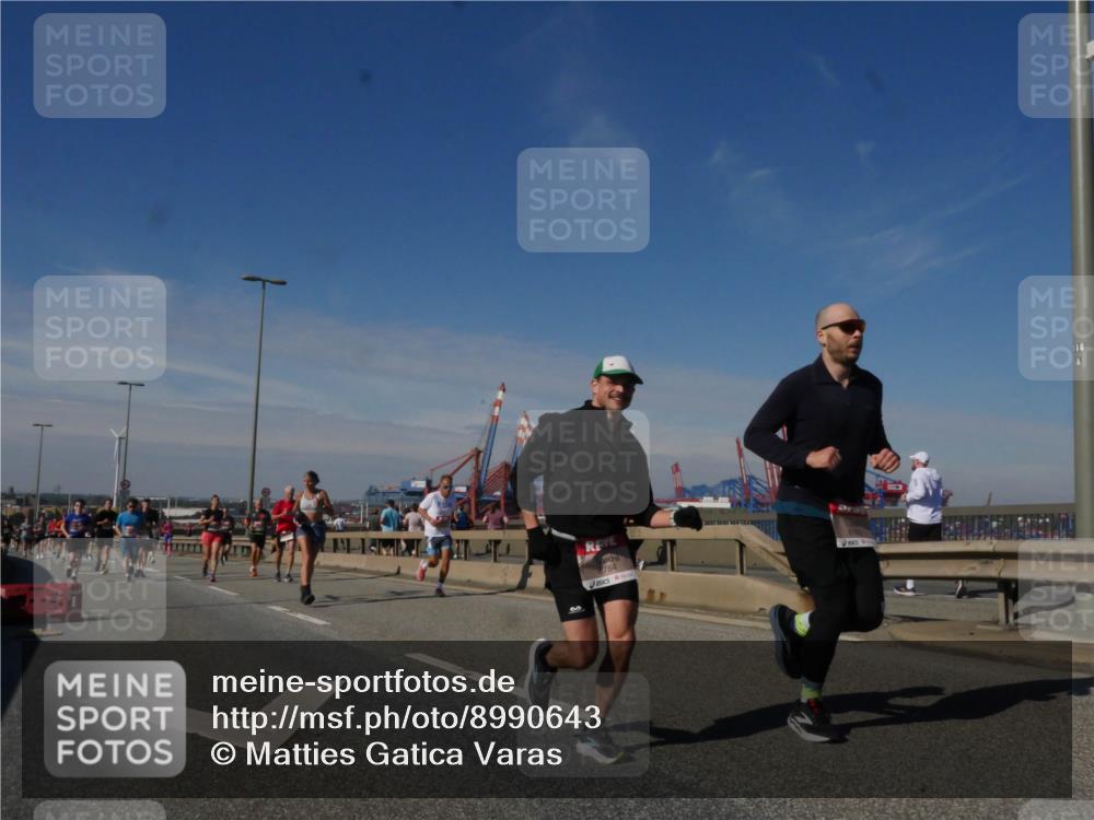 03.10.2025 - Köhlbrandbrückenlauf Matties Gatica Varas http://msf.ph/oto/8990643 03.10.2025 12:40:33 Position 2 32, 6784, 18 meine-sportfotos.de