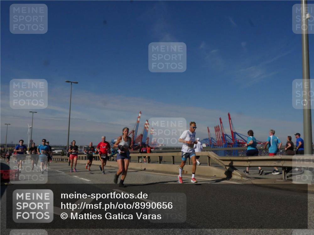 03.10.2025 - Köhlbrandbrückenlauf Matties Gatica Varas http://msf.ph/oto/8990656 03.10.2025 12:40:35 Position 2  meine-sportfotos.de