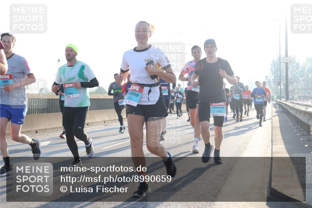 03.10.2025 - Köhlbrandbrückenlauf Luisa Fischer http://msf.ph/oto/8990659 03.10.2025 10:14:59 Position 3 3806, 341, 1682, 1 meine-sportfotos.de