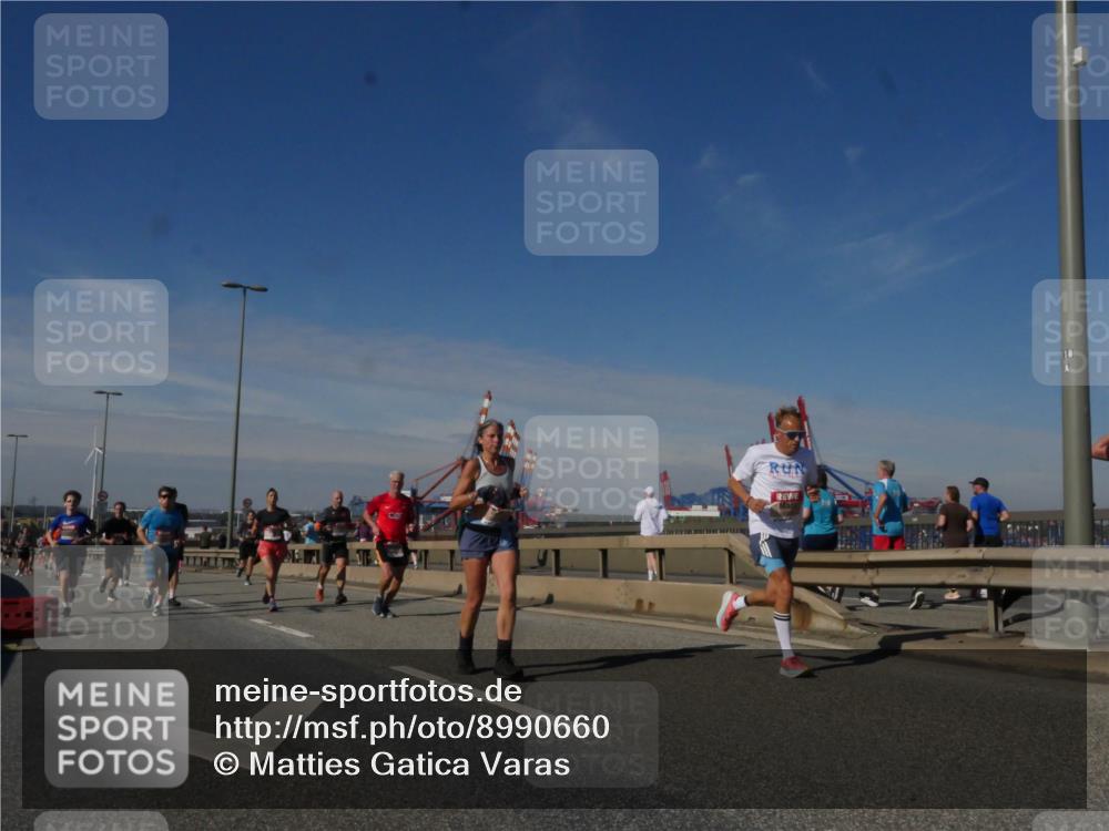 03.10.2025 - Köhlbrandbrückenlauf Matties Gatica Varas http://msf.ph/oto/8990660 03.10.2025 12:40:36 Position 2 118 meine-sportfotos.de
