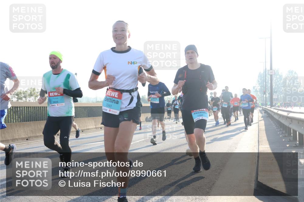 03.10.2025 - Köhlbrandbrückenlauf Luisa Fischer http://msf.ph/oto/8990661 03.10.2025 10:14:59 Position 3 3806, 3341, 1682, 1 meine-sportfotos.de