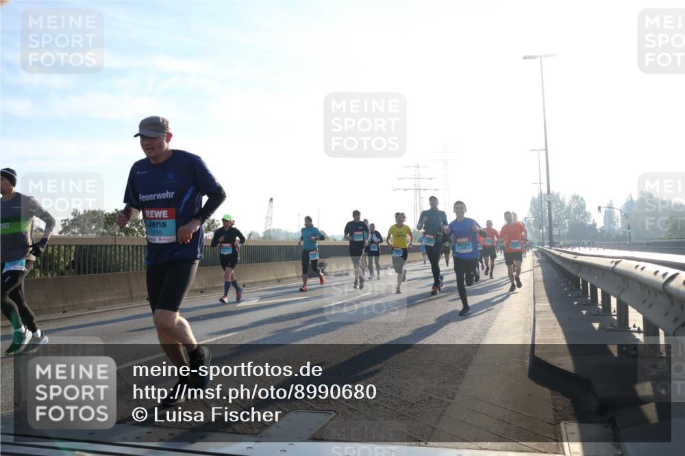 03.10.2025 - Köhlbrandbrückenlauf Luisa Fischer http://msf.ph/oto/8990680 03.10.2025 10:15:01 Position 3 1250 meine-sportfotos.de
