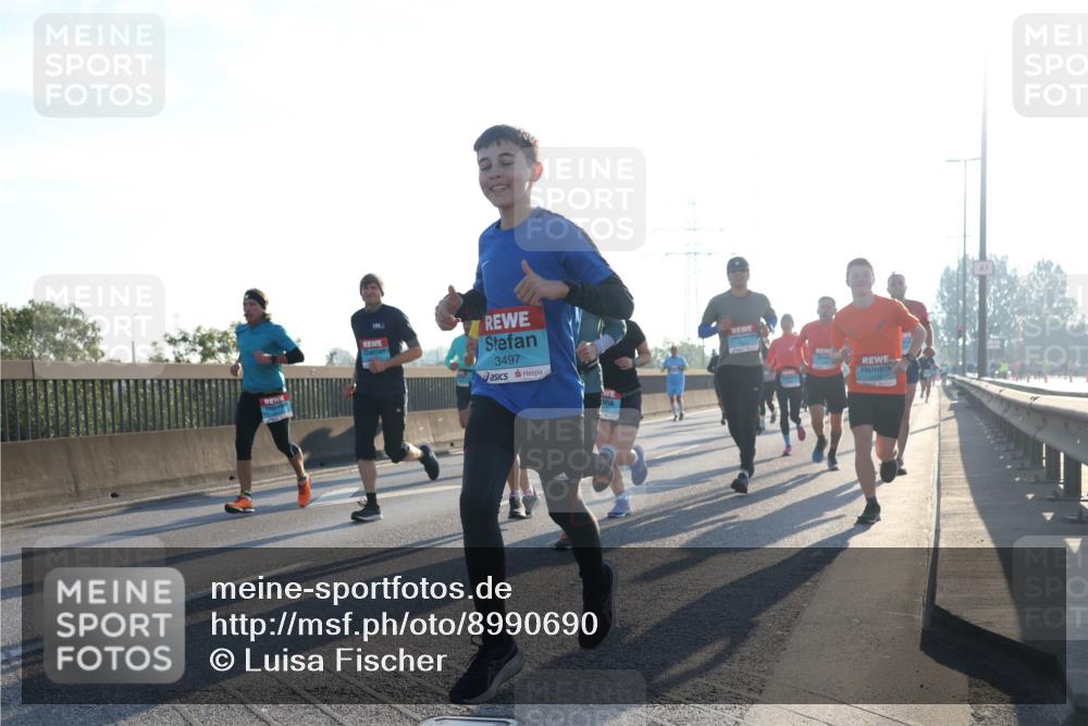 03.10.2025 - Köhlbrandbrückenlauf Luisa Fischer http://msf.ph/oto/8990690 03.10.2025 10:15:03 Position 3 3497 meine-sportfotos.de