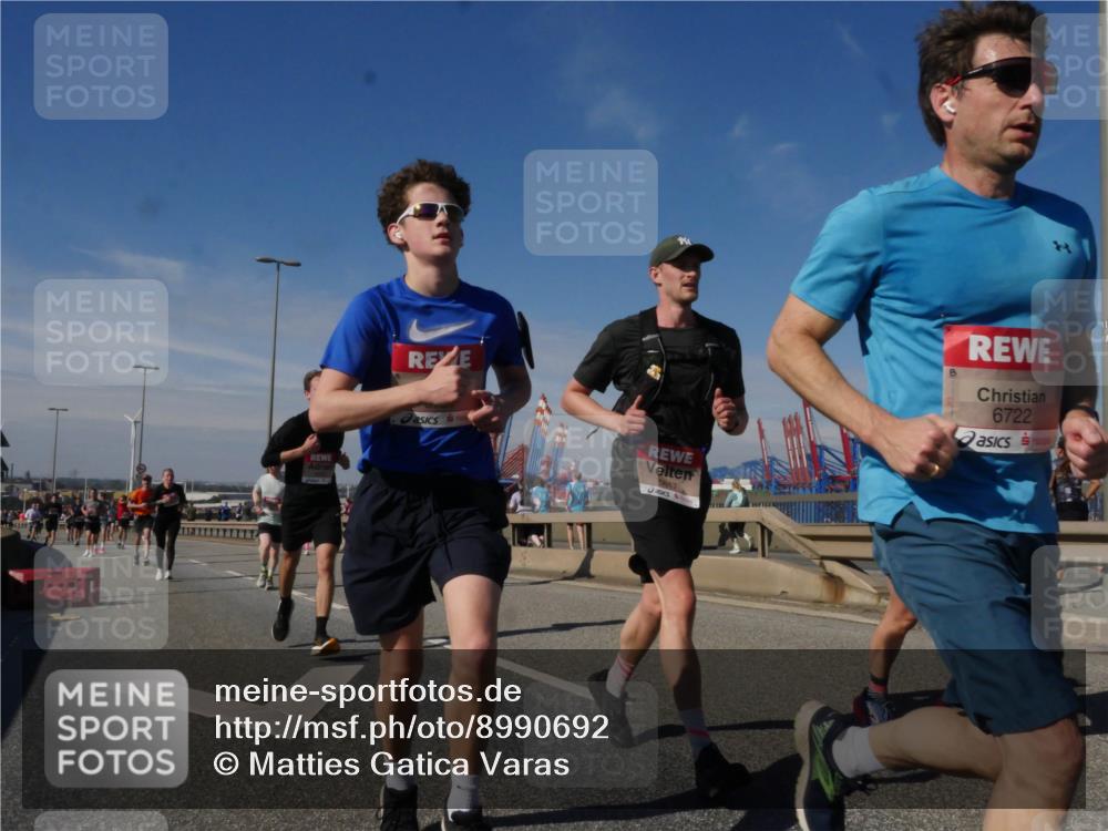 03.10.2025 - Köhlbrandbrückenlauf Matties Gatica Varas http://msf.ph/oto/8990692 03.10.2025 12:40:40 Position 2 5617, 6722 meine-sportfotos.de