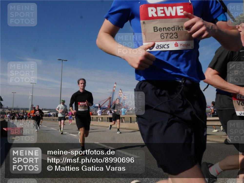 03.10.2025 - Köhlbrandbrückenlauf Matties Gatica Varas http://msf.ph/oto/8990696 03.10.2025 12:40:41 Position 2 6723 meine-sportfotos.de