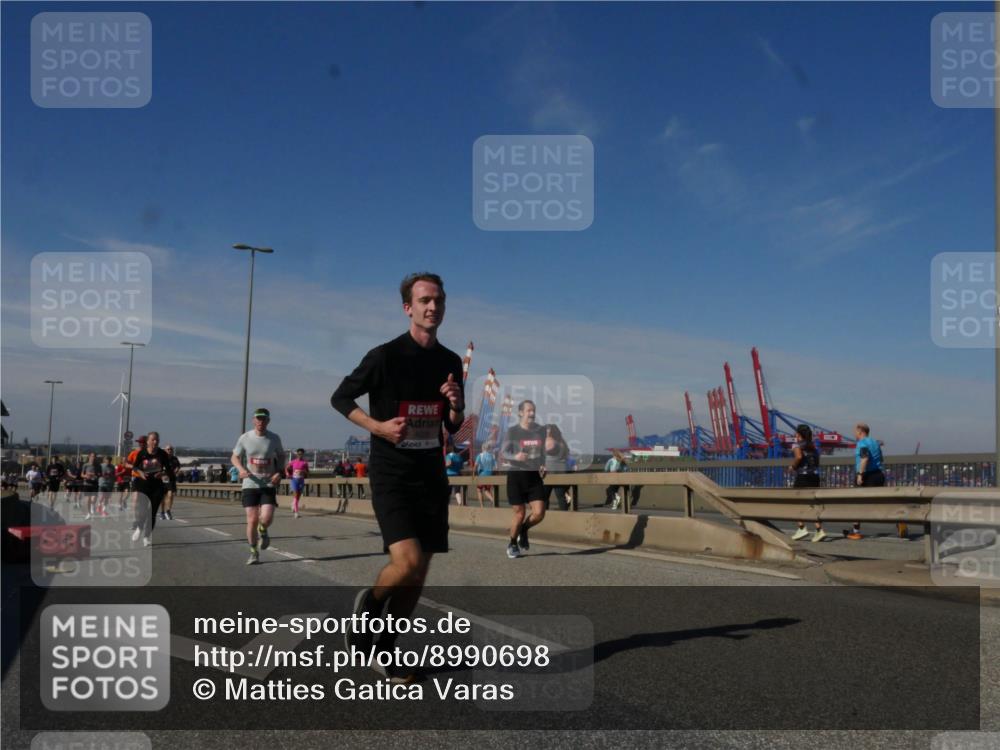 03.10.2025 - Köhlbrandbrückenlauf Matties Gatica Varas http://msf.ph/oto/8990698 03.10.2025 12:40:41 Position 2  meine-sportfotos.de