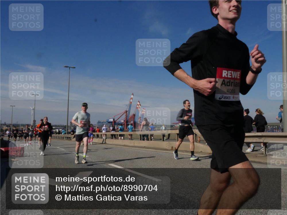 03.10.2025 - Köhlbrandbrückenlauf Matties Gatica Varas http://msf.ph/oto/8990704 03.10.2025 12:40:42 Position 2 4055, 118 meine-sportfotos.de
