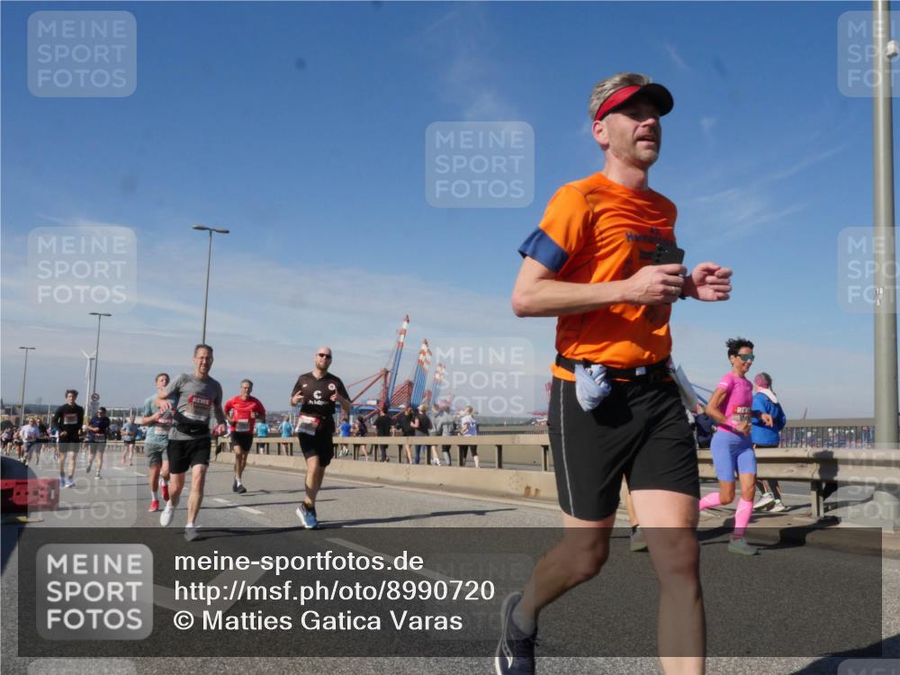 03.10.2025 - Köhlbrandbrückenlauf Matties Gatica Varas http://msf.ph/oto/8990720 03.10.2025 12:40:48 Position 2 48438, 18 meine-sportfotos.de