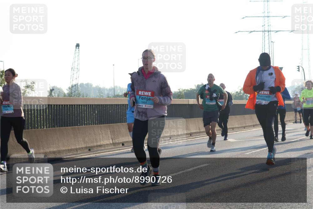 03.10.2025 - Köhlbrandbrückenlauf Luisa Fischer http://msf.ph/oto/8990726 03.10.2025 10:15:07 Position 3 89, 1864, 3164 meine-sportfotos.de