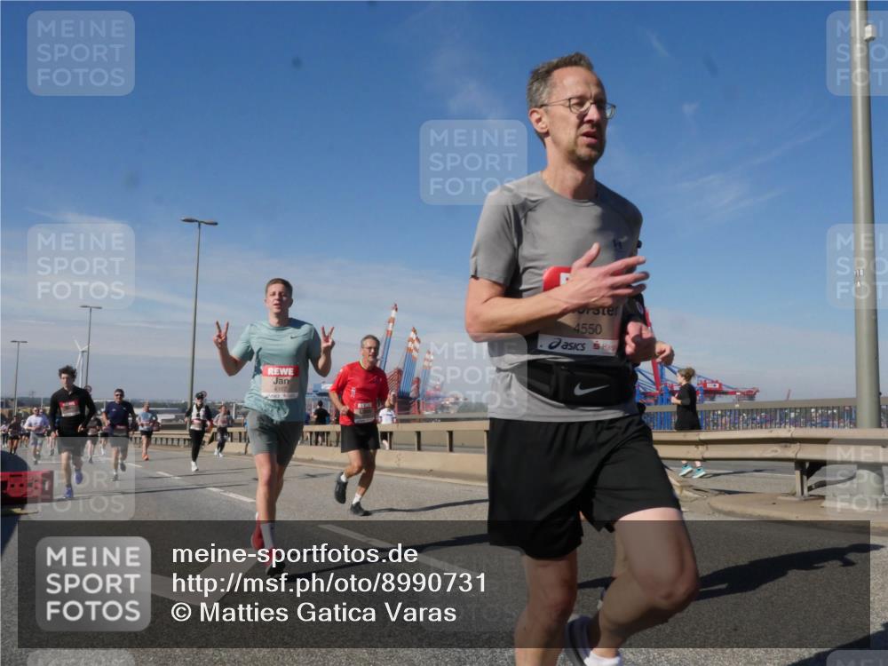 03.10.2025 - Köhlbrandbrückenlauf Matties Gatica Varas http://msf.ph/oto/8990731 03.10.2025 12:40:49 Position 2 4107, 4550, 118 meine-sportfotos.de