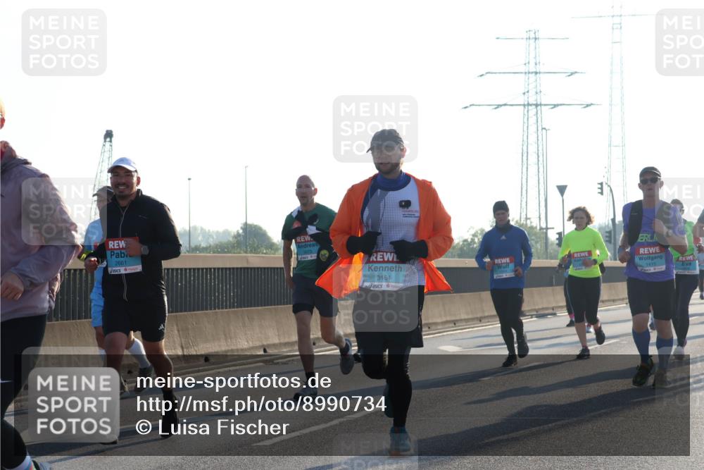 03.10.2025 - Köhlbrandbrückenlauf Luisa Fischer http://msf.ph/oto/8990734 03.10.2025 10:15:08 Position 3 2661, 3073, 3164, 1415 meine-sportfotos.de