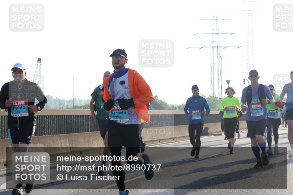 03.10.2025 - Köhlbrandbrückenlauf Luisa Fischer http://msf.ph/oto/8990737 03.10.2025 10:15:09 Position 3 2661, 3164, 1415 meine-sportfotos.de