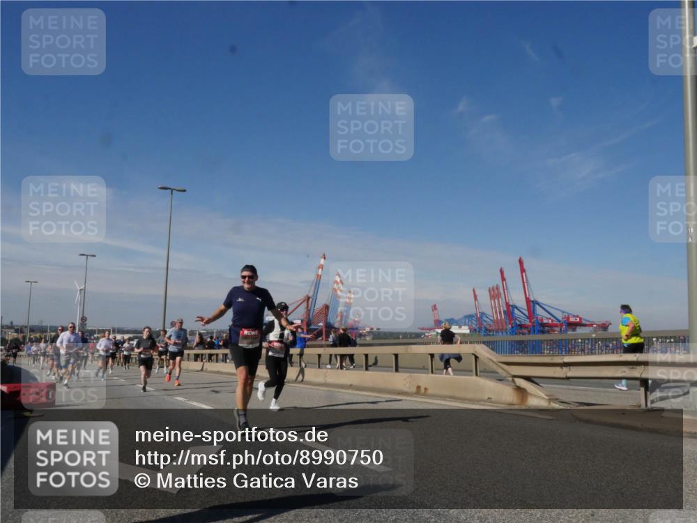 03.10.2025 - Köhlbrandbrückenlauf Matties Gatica Varas http://msf.ph/oto/8990750 03.10.2025 12:40:53 Position 2  meine-sportfotos.de