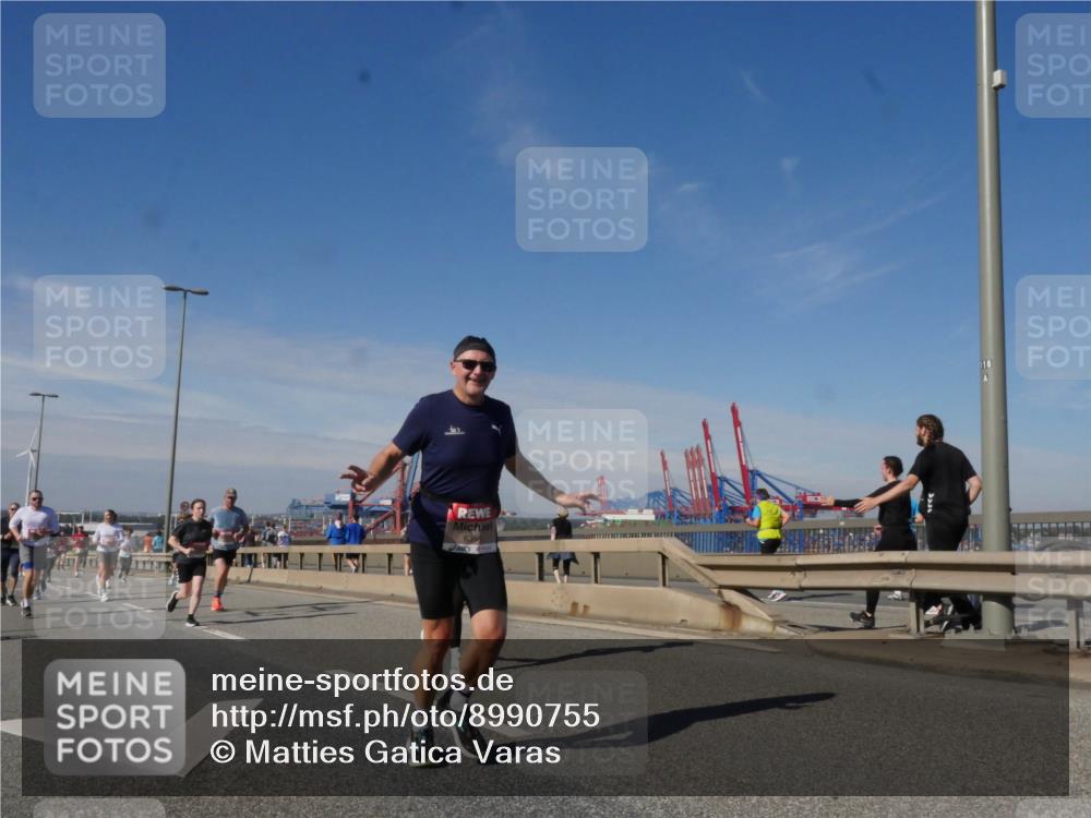 03.10.2025 - Köhlbrandbrückenlauf Matties Gatica Varas http://msf.ph/oto/8990755 03.10.2025 12:40:54 Position 2 635 meine-sportfotos.de