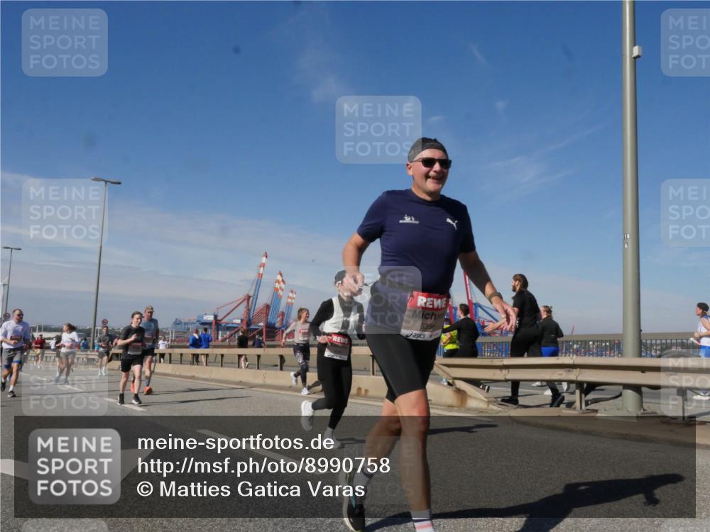 03.10.2025 - Köhlbrandbrückenlauf Matties Gatica Varas http://msf.ph/oto/8990758 03.10.2025 12:40:54 Position 2 1482, 6356, 118 meine-sportfotos.de