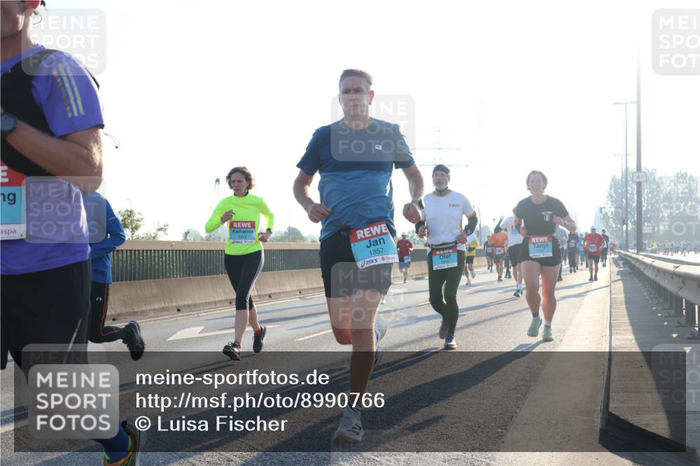 03.10.2025 - Köhlbrandbrückenlauf Luisa Fischer http://msf.ph/oto/8990766 03.10.2025 10:15:12 Position 3 1312, 1357, 1412 meine-sportfotos.de