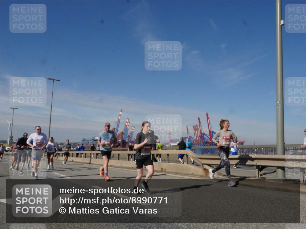 03.10.2025 - Köhlbrandbrückenlauf Matties Gatica Varas http://msf.ph/oto/8990771 03.10.2025 12:40:56 Position 2  meine-sportfotos.de