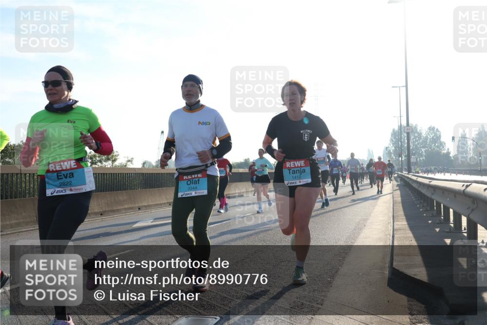 03.10.2025 - Köhlbrandbrückenlauf Luisa Fischer http://msf.ph/oto/8990776 03.10.2025 10:15:13 Position 3 2822, 3344, 1412 meine-sportfotos.de