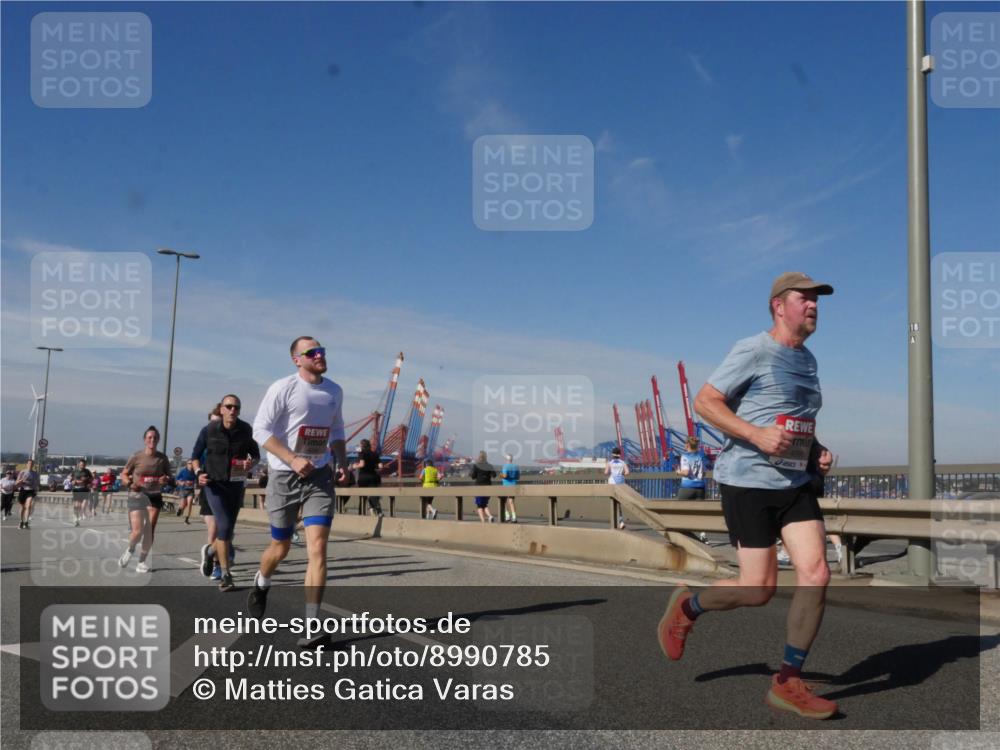 03.10.2025 - Köhlbrandbrückenlauf Matties Gatica Varas http://msf.ph/oto/8990785 03.10.2025 12:40:58 Position 2  meine-sportfotos.de