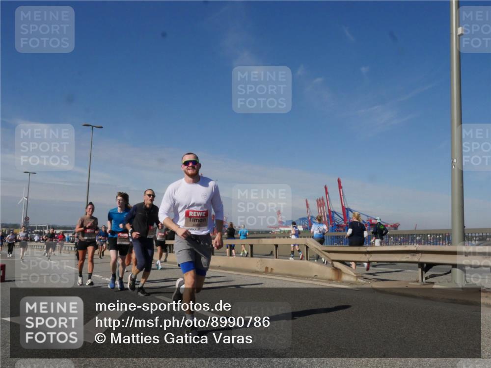 03.10.2025 - Köhlbrandbrückenlauf Matties Gatica Varas http://msf.ph/oto/8990786 03.10.2025 12:40:59 Position 2 406, 118 meine-sportfotos.de