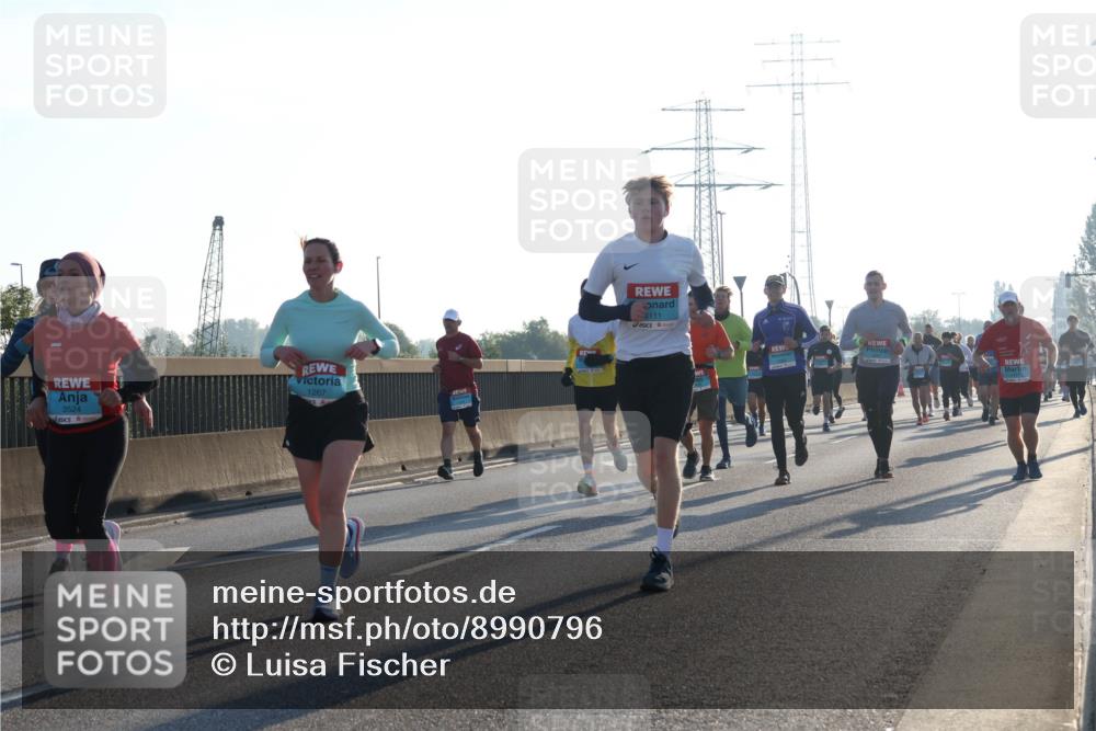 03.10.2025 - Köhlbrandbrückenlauf Luisa Fischer http://msf.ph/oto/8990796 03.10.2025 10:15:15 Position 3 3524, 1267, 3111 meine-sportfotos.de