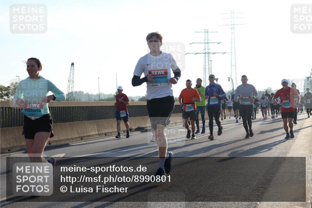 03.10.2025 - Köhlbrandbrückenlauf Luisa Fischer http://msf.ph/oto/8990801 03.10.2025 10:15:16 Position 3 1267, 3111 meine-sportfotos.de